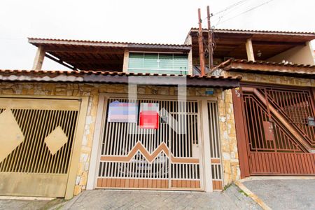 Casa à venda com 220m², 2 quartos e 2 vagas Casa à venda com 220m², 2 quartos e 2 vagasFachada