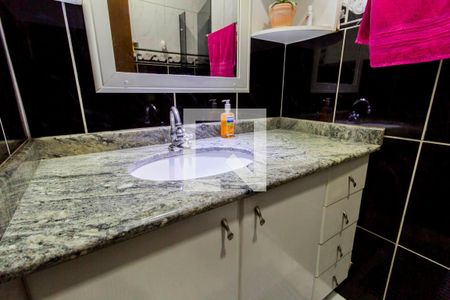 Casa à venda com 220m², 2 quartos e 2 vagas Casa à venda com 220m², 2 quartos e 2 vagasBanheiro