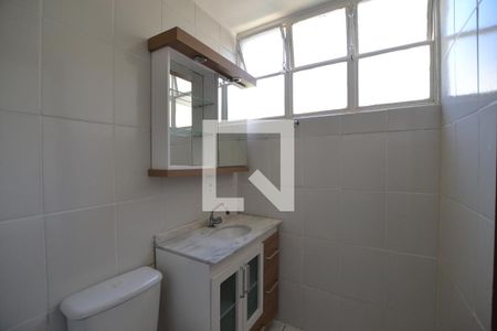 Banheiro de apartamento à venda com 1 quarto, 33m² em Santo Antônio, Porto Alegre