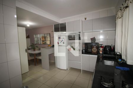 Cozinha de casa à venda com 2 quartos, 122m² em São José, Canoas