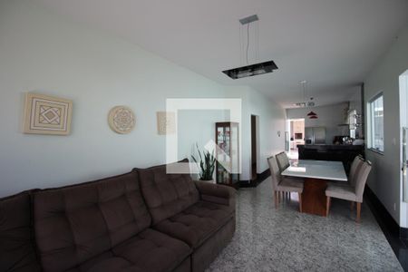 Sala de casa à venda com 3 quartos, 200m² em Jaqueline, Belo Horizonte