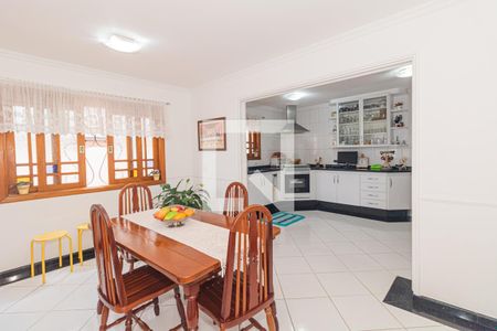 Casa à venda com 470m², 3 quartos e 6 vagas Casa à venda com 470m², 3 quartos e 6 vagasCozinha