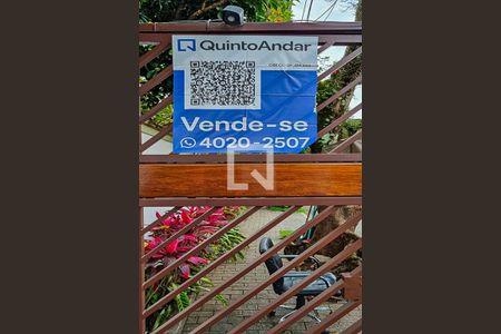 Casa à venda com 470m², 3 quartos e 6 vagas Casa à venda com 470m², 3 quartos e 6 vagasFachada do Condomínio com Plaquinha