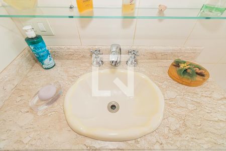 Casa à venda com 470m², 3 quartos e 6 vagas Casa à venda com 470m², 3 quartos e 6 vagasBanheiro da Suíte 2