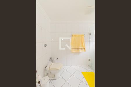 Casa à venda com 470m², 3 quartos e 6 vagas Casa à venda com 470m², 3 quartos e 6 vagasBanheiro da Suíte 1