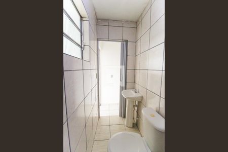 Banheiro de casa para alugar com 1 quarto, 45m² em Conjunto Residencial José Bonifácio, São Paulo