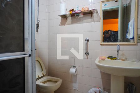 Banheiro de casa à venda com 2 quartos, 450m² em Petrópolis, Porto Alegre