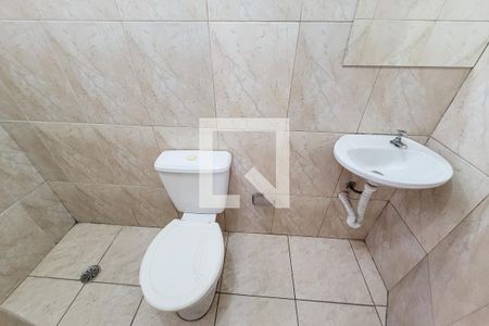 Banheiro de casa para alugar com 1 quarto, 45m² em Parque Santa Madalena, São Paulo