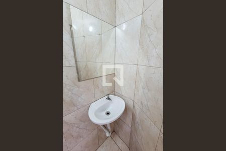 Banheiro de casa para alugar com 1 quarto, 45m² em Parque Santa Madalena, São Paulo