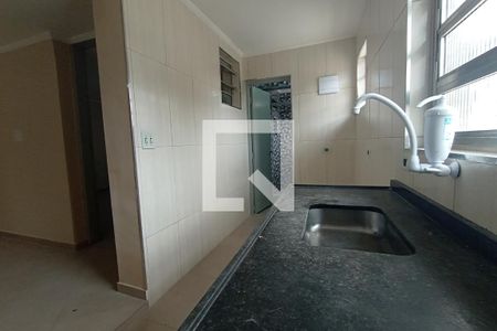 Cozinha de casa para alugar com 1 quarto, 45m² em Vila Dalila, São Paulo