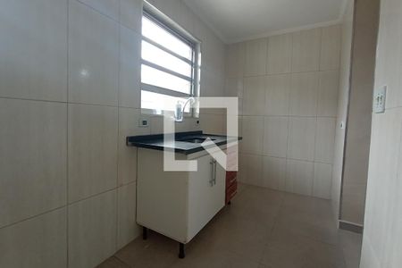 Cozinha de casa para alugar com 1 quarto, 45m² em Vila Dalila, São Paulo