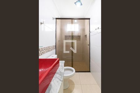 Banheiro da Suíte de casa de condomínio à venda com 3 quartos, 100m² em Vila Marieta, São Paulo