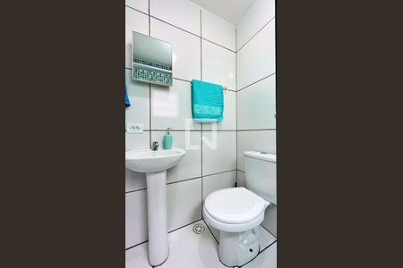 Banheiro de kitnet/studio para alugar com 1 quarto, 20m² em Jardim Dona Meri, Guarulhos