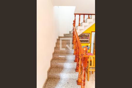 Escadas de casa à venda com 4 quartos, 150m² em Vila Babilônia, São Paulo