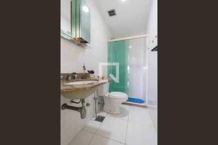 Apartamento à venda com 218m², 3 quartos e 2 vagas Apartamento à venda com 218m², 3 quartos e 2 vagasBanheiro Social 2