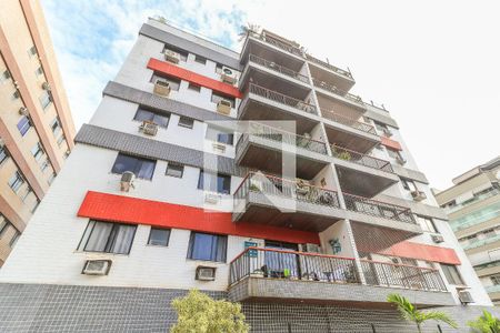 Apartamento à venda com 218m², 3 quartos e 2 vagas Apartamento à venda com 218m², 3 quartos e 2 vagasFachada
