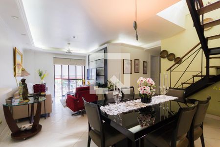 Apartamento à venda com 218m², 3 quartos e 2 vagas Apartamento à venda com 218m², 3 quartos e 2 vagasSala 1