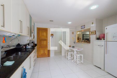 Apartamento à venda com 218m², 3 quartos e 2 vagas Apartamento à venda com 218m², 3 quartos e 2 vagasCozinha