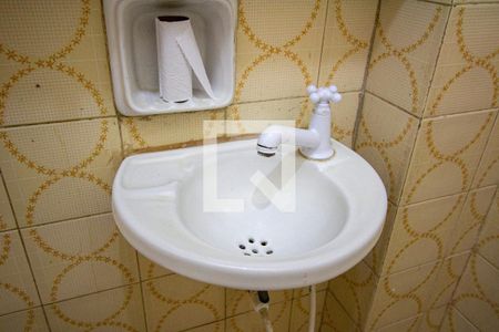 Lavabo de casa de condomínio para alugar com 2 quartos, 100m² em Galo Branco, São Gonçalo