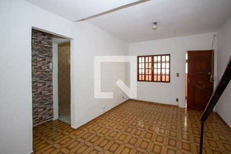 Sala de casa de condomínio para alugar com 2 quartos, 100m² em Galo Branco, São Gonçalo