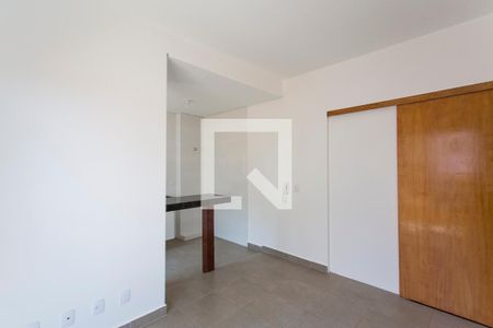 Sala de apartamento para alugar com 2 quartos, 60m² em Santa Mônica, Uberlândia