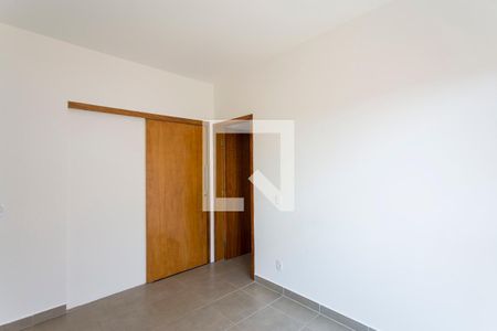 Sala de apartamento para alugar com 2 quartos, 60m² em Santa Mônica, Uberlândia