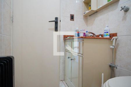 Banheiro  de apartamento à venda com 1 quarto, 41m² em Bom Jesus, Porto Alegre