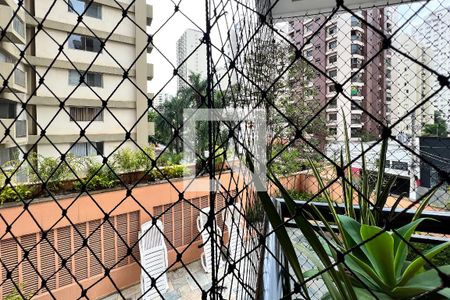 Vista de apartamento à venda com 2 quartos, 67m² em Moema, São Paulo