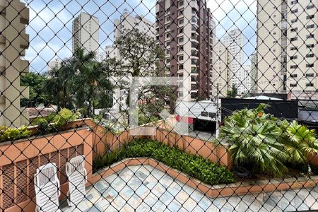 Vista de apartamento à venda com 2 quartos, 67m² em Moema, São Paulo