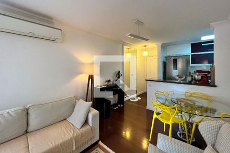 Sala de apartamento à venda com 2 quartos, 67m² em Moema, São Paulo