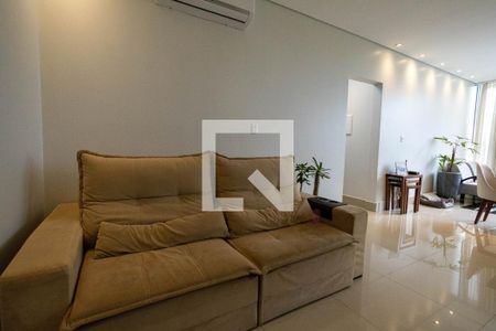 Sala 1 de apartamento para alugar com 3 quartos, 106m² em Jardim Atlântico, Goiânia