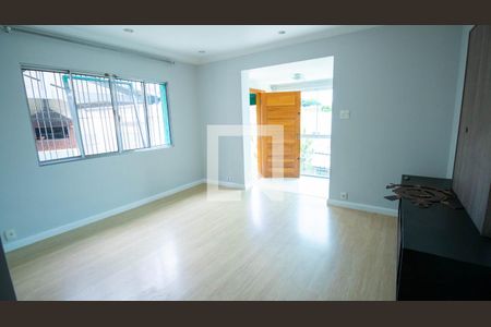 Casa à venda com 300m², 2 quartos e 2 vagasSala