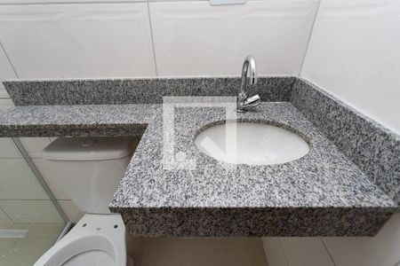 Banheiro de casa de condomínio para alugar com 1 quarto, 27m² em Centro, Diadema