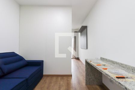 Sala/Cozinha de apartamento para alugar com 1 quarto, 28m² em Centro, Curitiba