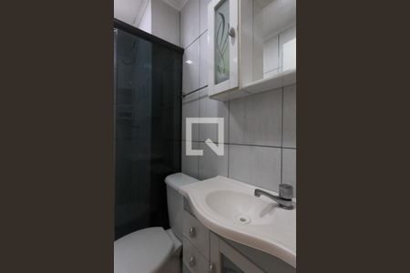 Banheiro de apartamento à venda com 2 quartos, 42m² em Parque Marabá, Taboão da Serra