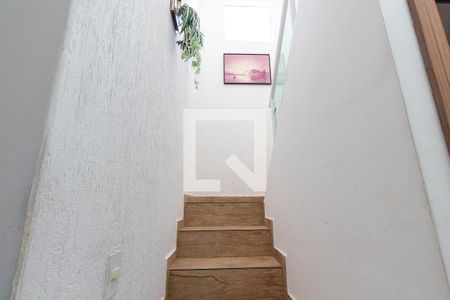 Escada de casa à venda com 2 quartos, 126m² em Jardim Lisboa, São Paulo
