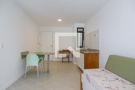 Sala de apartamento para alugar com 1 quarto, 52m² em Recreio dos Bandeirantes, Rio de Janeiro