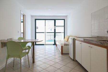 Sala / Cozinha de apartamento para alugar com 1 quarto, 52m² em Recreio dos Bandeirantes, Rio de Janeiro