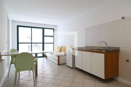 Sala / Cozinha de apartamento para alugar com 1 quarto, 52m² em Recreio dos Bandeirantes, Rio de Janeiro