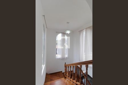 Escada de casa de condomínio para alugar com 4 quartos, 900m² em Gramado, Campinas