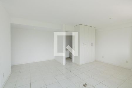 Sala/Quarto de apartamento para alugar com 2 quartos, 73m² em Jacarepaguá, Rio de Janeiro