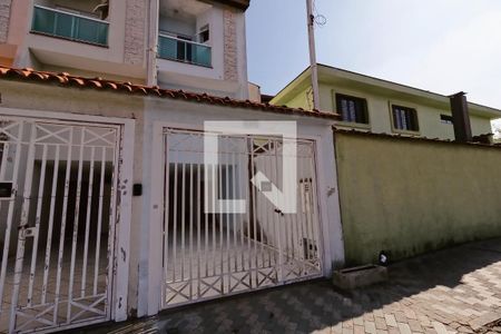 Casa à venda com 120m², 3 quartos e 2 vagas Casa à venda com 120m², 3 quartos e 2 vagasFachada