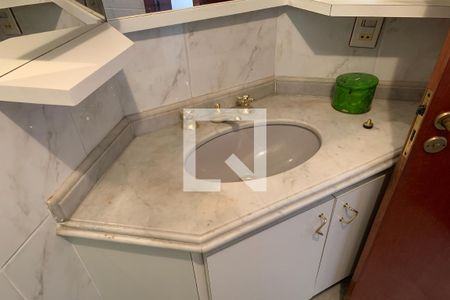 Apartamento à venda com 120m², 3 quartos e 2 vagas Apartamento à venda com 120m², 3 quartos e 2 vagasBanheiro da Suíte 1