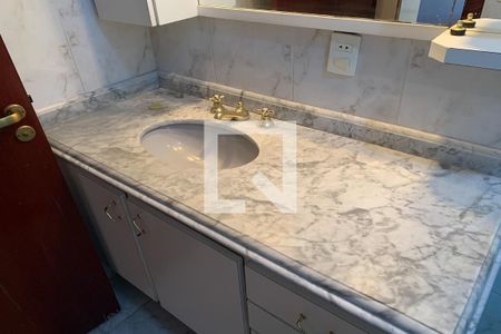 Apartamento à venda com 120m², 3 quartos e 2 vagas Apartamento à venda com 120m², 3 quartos e 2 vagasBanheiro da Suíte 3