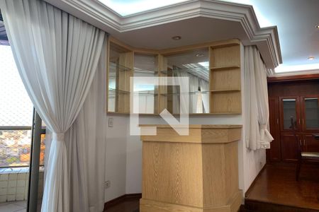 Apartamento à venda com 120m², 3 quartos e 2 vagas Apartamento à venda com 120m², 3 quartos e 2 vagasSala Detalhe
