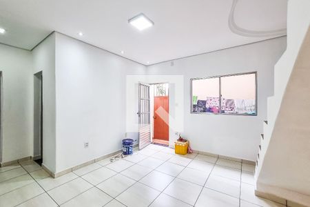 Sala de casa para alugar com 2 quartos, 100m² em Conjunto Minascaixa, Belo Horizonte