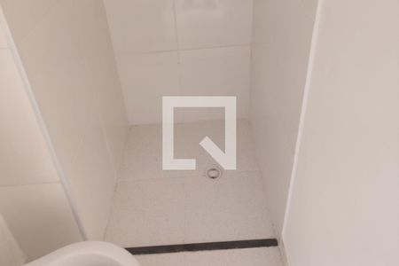 Banheiro  de apartamento à venda com 1 quarto, 28m² em Vila Tolstoi, São Paulo