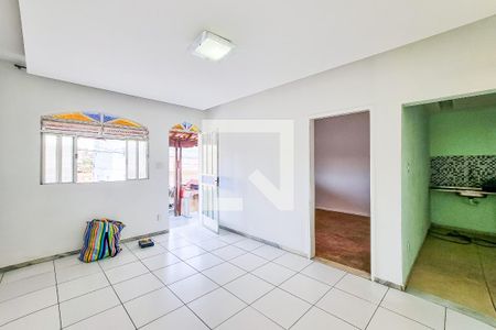 Casa para alugar com 80m², 2 quartos e sem vagaSala