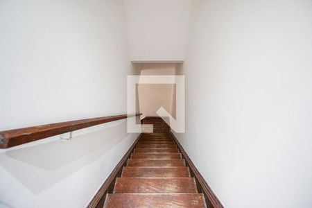 Escada de casa de condomínio para alugar com 2 quartos, 116m² em Vila Gomes Cardim, São Paulo