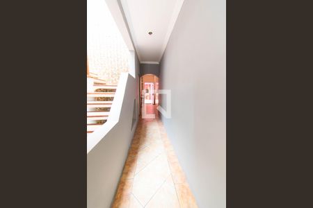 Corredor de casa para alugar com 3 quartos, 185m² em Jardim Santa Adélia, São Paulo